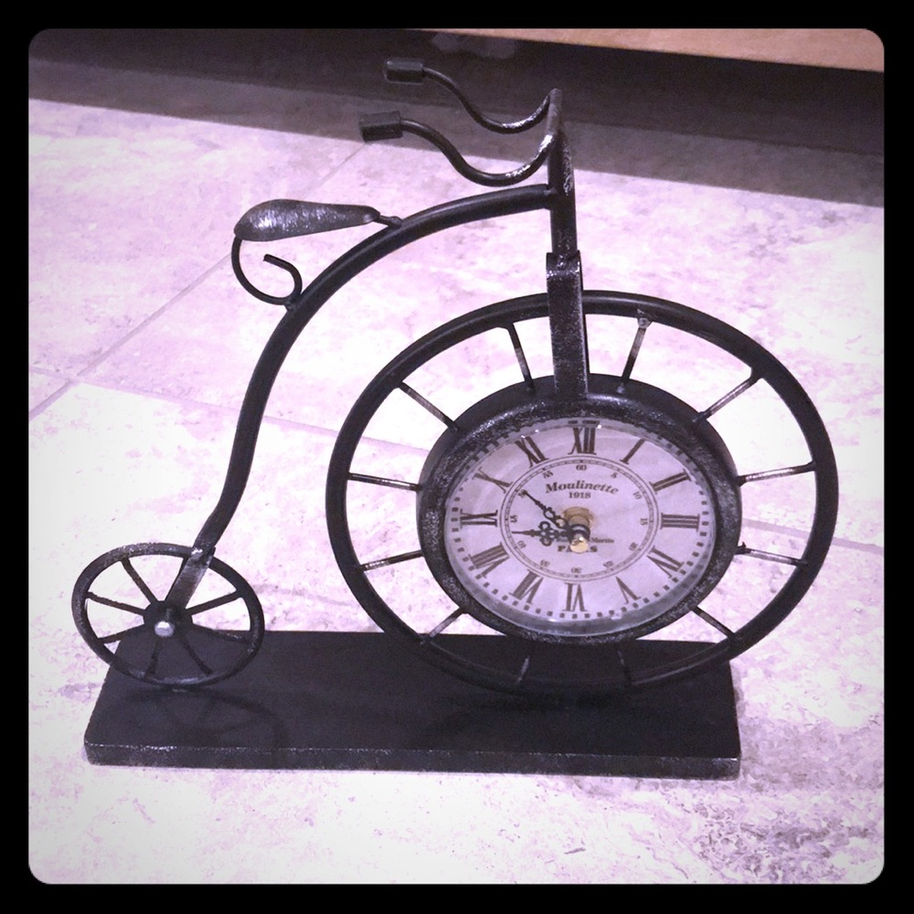 Moulinette Distressed Metal Bicycle Clock